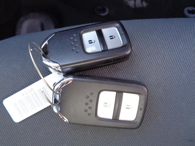 フィット ｅ：ＨＥＶベーシック　ホンダセンシング　メモリーナビ　ＣＤ　ＳＤ　ブルートゥース　バックカメラ　ビルトインＥＴＣ　ＬＥＤオートヘッドライト　パーキングサポート　前後クリアランスソナー　クルーズコントロール　オートエアコン（28枚目）