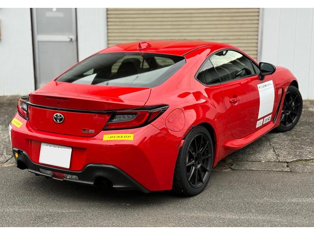 ＧＲ８６ ＲＣ　カップカー　２オーナー　エクセディクラッチ　フルバケ　前後レース用キャリパー　機械式デフ　ＨＰＩミッションクーラー　ＳＯＬＯ２ＤＬタイムレコーダー　ホイールタイヤ１セット付　６点ハーネスベルト（3枚目）