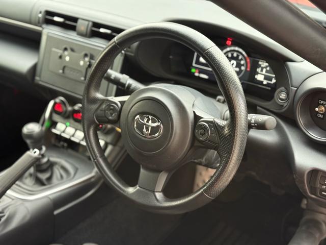 ＧＲ８６ ＲＣ　カップカー　２オーナー　エクセディクラッチ　フルバケ　前後レース用キャリパー　機械式デフ　ＨＰＩミッションクーラー　ＳＯＬＯ２ＤＬタイムレコーダー　ホイールタイヤ１セット付　６点ハーネスベルト（8枚目）