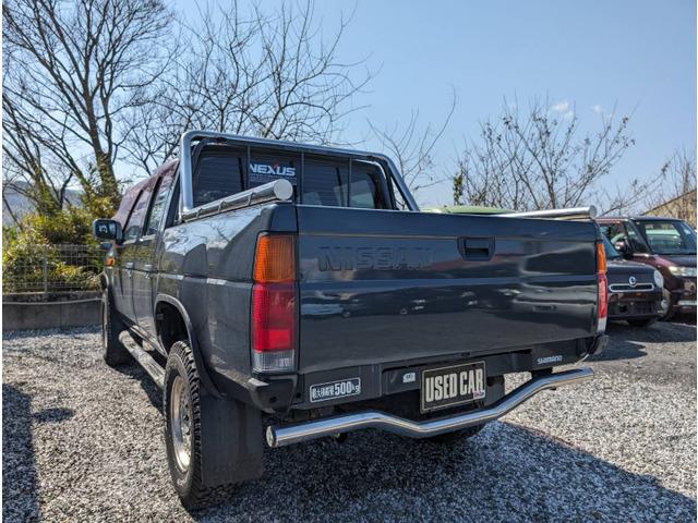 ダットサンピックアップ ダブルキャブ　ＡＤ　走行距離２５２２８９ｋｍ　ナビ　ワンセグ　５ＭＴ（6枚目）