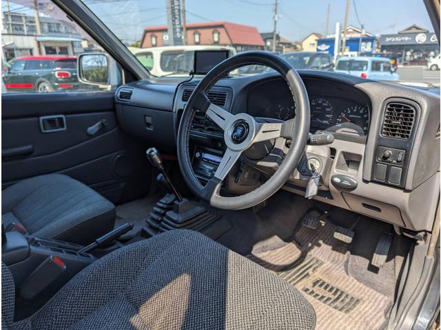 ダットサンピックアップ ダブルキャブ　ＡＤ　走行距離２５２２８９ｋｍ　ナビ　ワンセグ　５ＭＴ（14枚目）