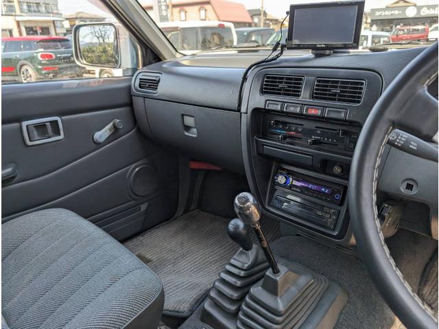 ダットサンピックアップ ダブルキャブ　ＡＤ　走行距離２５２２８９ｋｍ　ナビ　ワンセグ　５ＭＴ（16枚目）