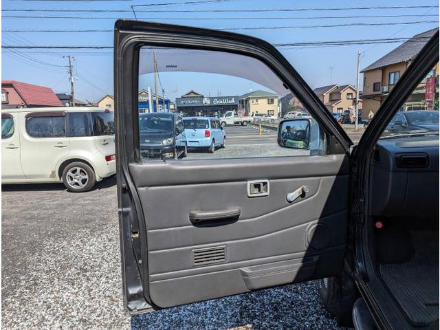 ダットサンピックアップ ダブルキャブ　ＡＤ　走行距離２５２２８９ｋｍ　ナビ　ワンセグ　５ＭＴ（21枚目）