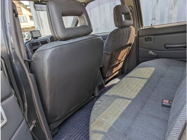 ダットサンピックアップ ダブルキャブ　ＡＤ　走行距離２５２２８９ｋｍ　ナビ　ワンセグ　５ＭＴ（24枚目）