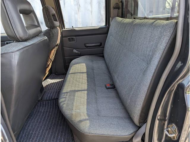 ダットサンピックアップ ダブルキャブ　ＡＤ　走行距離２５２２８９ｋｍ　ナビ　ワンセグ　５ＭＴ（25枚目）
