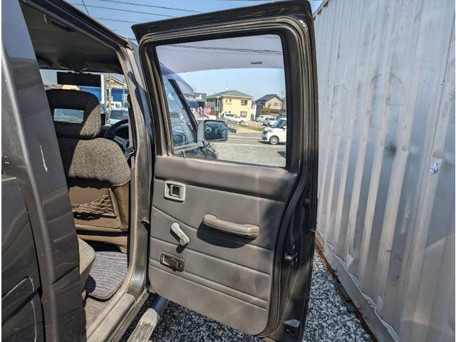 ダットサンピックアップ ダブルキャブ　ＡＤ　走行距離２５２２８９ｋｍ　ナビ　ワンセグ　５ＭＴ（26枚目）