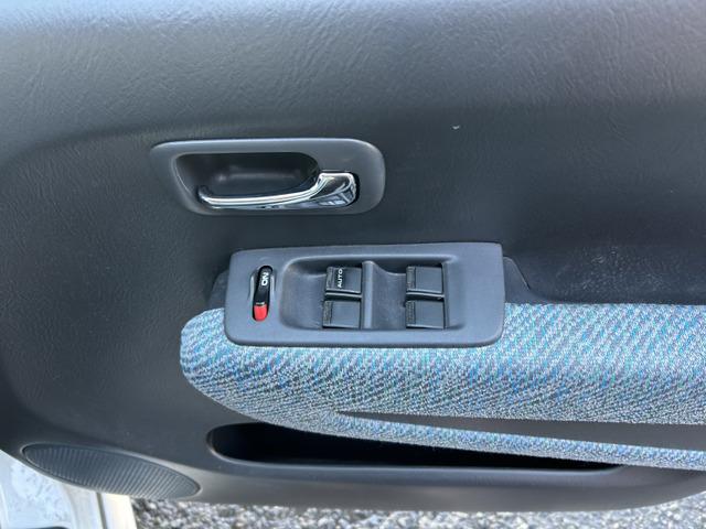 キャパ Ｃホワイトパッケージ　走行距離５４１４２ｋｍ　エアロ　ＥＴＣ　社外オーディオ（8枚目）