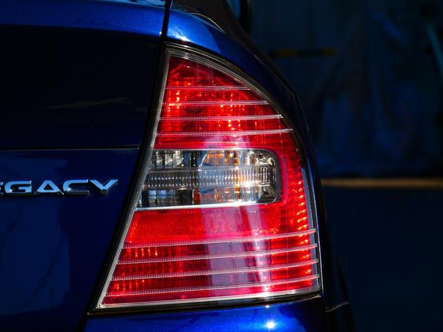 レガシィＢ４ ３．０ＲスペックＢ　６速ＭＴ　前期　ＳＴＩリップ　ＣＵＳＣＯ車高調　社外マフラー　ＳＴＩ１８インチＡＷ　強化アーム　社外グリル　希少　珍車　水平対向６気筒ＥＧ　２５０馬力　内外装仕上げ済　機関系ＯＫ　レガシィ専門店（46枚目）