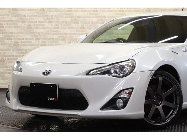 ８６ ＧＴ　６ＭＴ　フジツボマフラー　ＥＮＫＥＩ　ＰＦ０７　１８インチ　ＢＲＩＴＺ車高調　ｍｏｍｏステアリング　ＧＲｅｄｄｙシフトノブ　純正ナビ　バックカメラ　ＥＴＣ（2枚目）