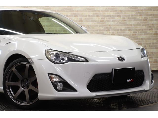 ８６ ＧＴ　６ＭＴ　フジツボマフラー　ＥＮＫＥＩ　ＰＦ０７　１８インチ　ＢＲＩＴＺ車高調　ｍｏｍｏステアリング　ＧＲｅｄｄｙシフトノブ　純正ナビ　バックカメラ　ＥＴＣ（4枚目）