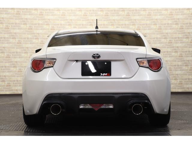 ８６ ＧＴ　６ＭＴ　フジツボマフラー　ＥＮＫＥＩ　ＰＦ０７　１８インチ　ＢＲＩＴＺ車高調　ｍｏｍｏステアリング　ＧＲｅｄｄｙシフトノブ　純正ナビ　バックカメラ　ＥＴＣ（8枚目）