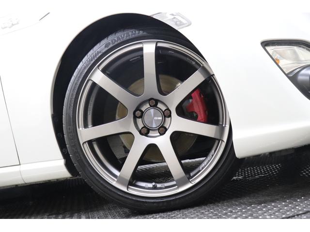 ８６ ＧＴ　６ＭＴ　フジツボマフラー　ＥＮＫＥＩ　ＰＦ０７　１８インチ　ＢＲＩＴＺ車高調　ｍｏｍｏステアリング　ＧＲｅｄｄｙシフトノブ　純正ナビ　バックカメラ　ＥＴＣ（10枚目）