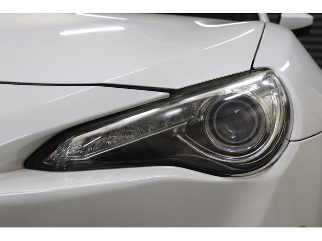 ８６ ＧＴ　６ＭＴ　フジツボマフラー　ＥＮＫＥＩ　ＰＦ０７　１８インチ　ＢＲＩＴＺ車高調　ｍｏｍｏステアリング　ＧＲｅｄｄｙシフトノブ　純正ナビ　バックカメラ　ＥＴＣ（17枚目）