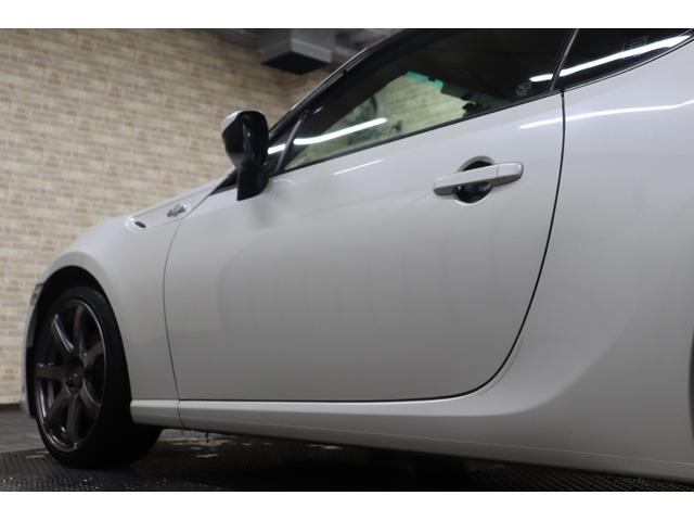 ８６ ＧＴ　６ＭＴ　フジツボマフラー　ＥＮＫＥＩ　ＰＦ０７　１８インチ　ＢＲＩＴＺ車高調　ｍｏｍｏステアリング　ＧＲｅｄｄｙシフトノブ　純正ナビ　バックカメラ　ＥＴＣ（19枚目）