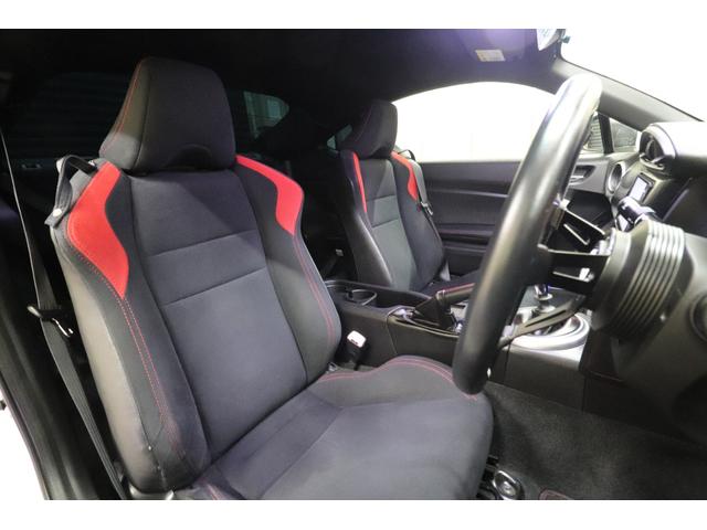 ８６ ＧＴ　６ＭＴ　フジツボマフラー　ＥＮＫＥＩ　ＰＦ０７　１８インチ　ＢＲＩＴＺ車高調　ｍｏｍｏステアリング　ＧＲｅｄｄｙシフトノブ　純正ナビ　バックカメラ　ＥＴＣ（21枚目）