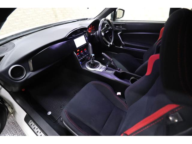８６ ＧＴ　６ＭＴ　フジツボマフラー　ＥＮＫＥＩ　ＰＦ０７　１８インチ　ＢＲＩＴＺ車高調　ｍｏｍｏステアリング　ＧＲｅｄｄｙシフトノブ　純正ナビ　バックカメラ　ＥＴＣ（23枚目）