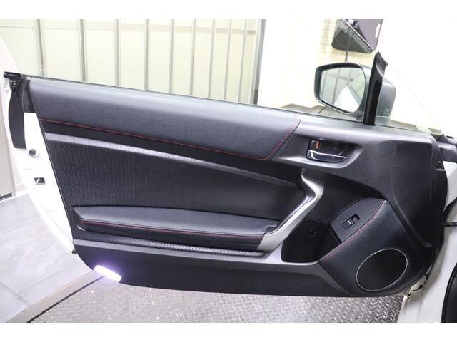 ８６ ＧＴ　６ＭＴ　フジツボマフラー　ＥＮＫＥＩ　ＰＦ０７　１８インチ　ＢＲＩＴＺ車高調　ｍｏｍｏステアリング　ＧＲｅｄｄｙシフトノブ　純正ナビ　バックカメラ　ＥＴＣ（32枚目）