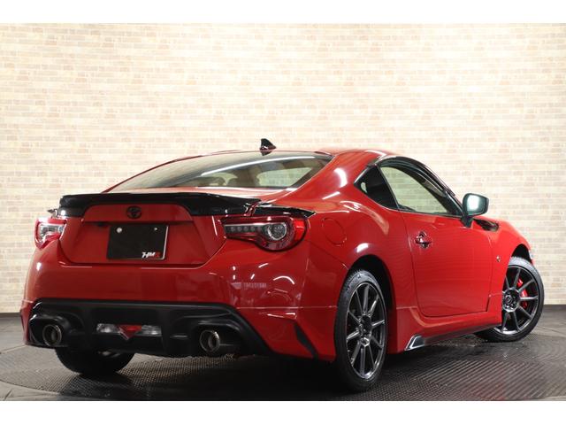 ８６ ＧＴ　６ＭＴ　ＴＲＤエアロ　カラードフィン　トランクスポイラー　モデリスタリアスパッツ　オプションｂｒｅｍｂｏ　１７インチ　ナビ　バックカメラ　ＥＴＣ（7枚目）