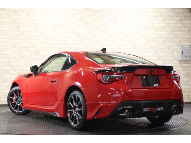 ８６ ＧＴ　６ＭＴ　ＴＲＤエアロ　カラードフィン　トランクスポイラー　モデリスタリアスパッツ　オプションｂｒｅｍｂｏ　１７インチ　ナビ　バックカメラ　ＥＴＣ（9枚目）