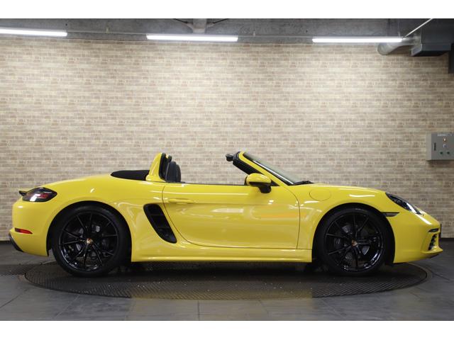 ７１８ボクスター ７１８ボクスター　７速ＰＤＫ　左ハンドル　純正オプション２０インチカレラＳハイグロスブラックアルミ　スポーツクロノＰＫＧ　ダイナミックライトシステム　スポーツエキゾースト（6枚目）