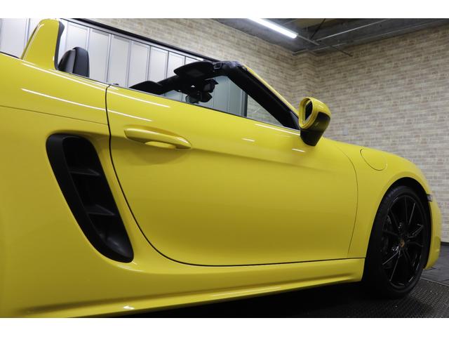 ７１８ボクスター ７１８ボクスター　７速ＰＤＫ　左ハンドル　純正オプション２０インチカレラＳハイグロスブラックアルミ　スポーツクロノＰＫＧ　ダイナミックライトシステム　スポーツエキゾースト（19枚目）