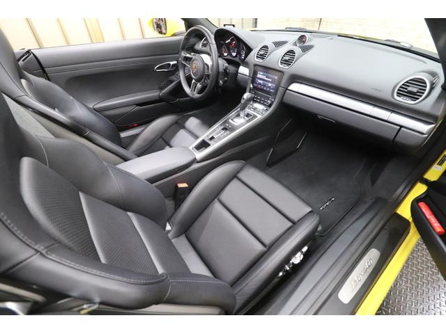 ７１８ボクスター ７１８ボクスター　７速ＰＤＫ　左ハンドル　純正オプション２０インチカレラＳハイグロスブラックアルミ　スポーツクロノＰＫＧ　ダイナミックライトシステム　スポーツエキゾースト（24枚目）