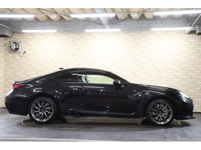 RC F ベースグレード オプションブラック&ホワイト本革シート 純正BBS製19インチ brembo スリットローター アクティブリアウィング ナビ バックカメラ ドラレコ(6枚目)