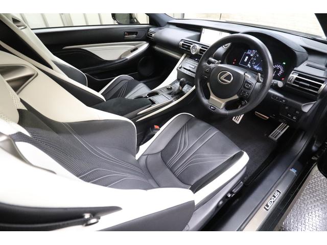 RC F ベースグレード オプションブラック&ホワイト本革シート 純正BBS製19インチ brembo スリットローター アクティブリアウィング ナビ バックカメラ ドラレコ(19枚目)