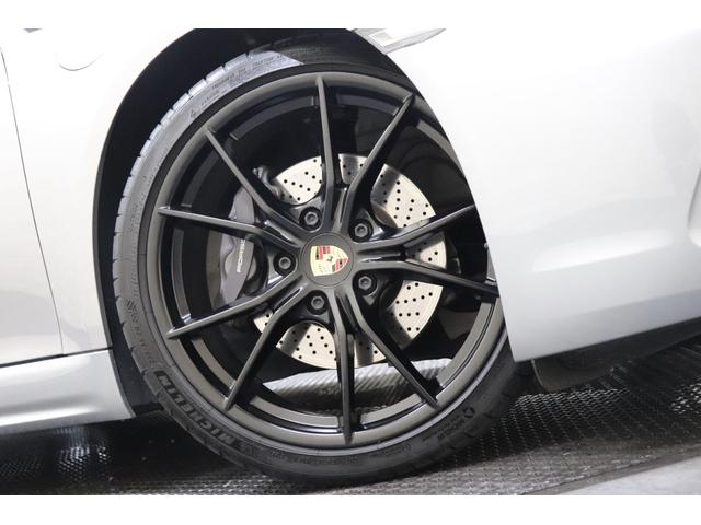 718ケイマン 718ケイマン 6MT サテンブラック塗装20インチカレラSホイール スポーツクロノPKG スポーツエグゾースト PASM PDLSバイキセノンヘッドライト スポーツシートプラス シートヒーター(10枚目)