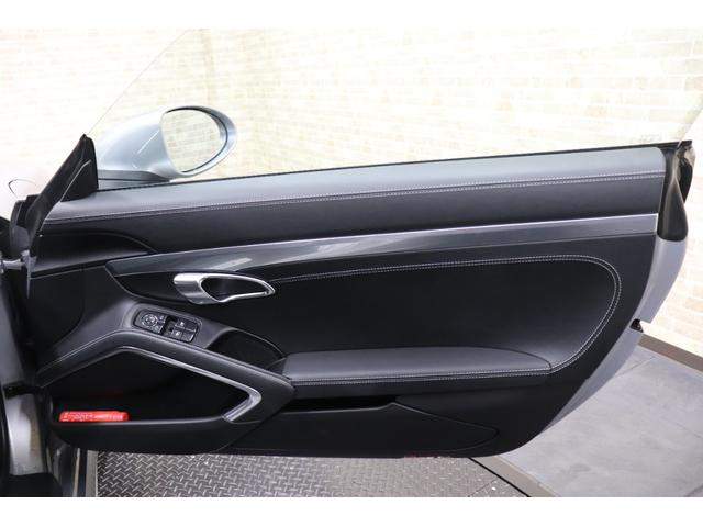 718ケイマン 718ケイマン 6MT サテンブラック塗装20インチカレラSホイール スポーツクロノPKG スポーツエグゾースト PASM PDLSバイキセノンヘッドライト スポーツシートプラス シートヒーター(33枚目)