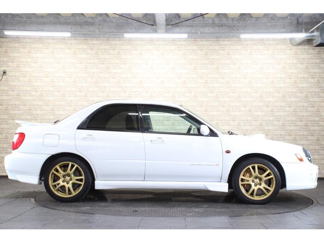 インプレッサ ＷＲＸ　ＳＴｉ　Ｓ仕様　８．９万ｋｍ時タイベル交換済み　フジツボマフラー　ＳＴＩ　Ｇｅｎｏｍｅ追加メーター　純正１７インチ　ｂｒｅｍｂｏ　フロントタワーバー　ｍｏｍｏステアリング　ドラレコ　ＥＴＣ（6枚目）