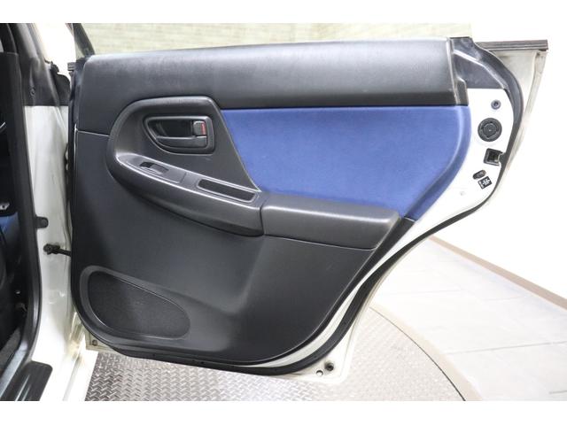 インプレッサ ＷＲＸ　ＳＴｉ　Ｓ仕様　８．９万ｋｍ時タイベル交換済み　フジツボマフラー　ＳＴＩ　Ｇｅｎｏｍｅ追加メーター　純正１７インチ　ｂｒｅｍｂｏ　フロントタワーバー　ｍｏｍｏステアリング　ドラレコ　ＥＴＣ（29枚目）