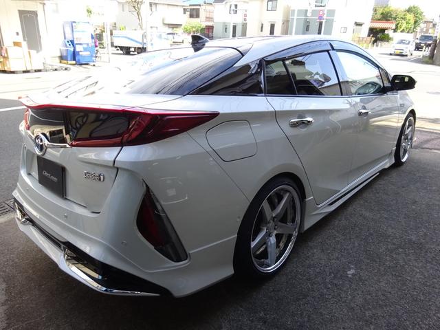 プリウスＰＨＶ Ｓセーフティプラス　純正モデリスタエアロ　ワーク製１９インチアルミ＆ローダウン　８インチナビ＋Ｂカメラ　シートカバー　コンビステアリング　デジタルインナーミラー（9枚目）