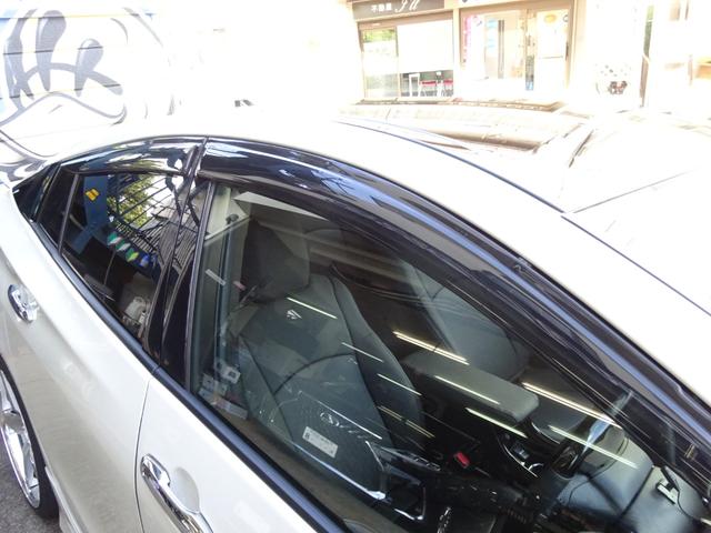 プリウスＰＨＶ Ｓセーフティプラス　純正モデリスタエアロ　ワーク製１９インチアルミ＆ローダウン　８インチナビ＋Ｂカメラ　シートカバー　コンビステアリング　デジタルインナーミラー（15枚目）