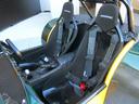 スーパーライト標準のレースシートに、４点サーキットハーネスが装備。