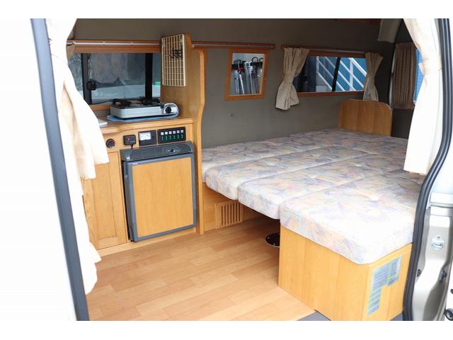 ハイエースバン 　キャンピングカー／カトーモーター製／ロングトレイン／ＦＦヒーター／冷蔵庫／外部充電／走行充電／１５００Ｗインバーター／ツインサブバッテリー／シンク／電子レンジ（4枚目）