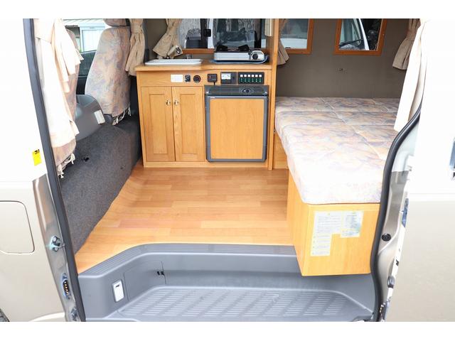 ハイエースバン 　キャンピングカー／カトーモーター製／ロングトレイン／ＦＦヒーター／冷蔵庫／外部充電／走行充電／１５００Ｗインバーター／ツインサブバッテリー／シンク／電子レンジ（5枚目）