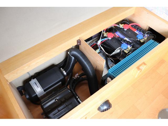 ハイエースバン 　キャンピングカー／カトーモーター製／ロングトレイン／ＦＦヒーター／冷蔵庫／外部充電／走行充電／１５００Ｗインバーター／ツインサブバッテリー／シンク／電子レンジ（10枚目）