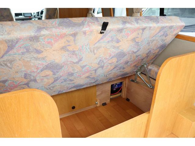 ハイエースバン 　キャンピングカー／カトーモーター製／ロングトレイン／ＦＦヒーター／冷蔵庫／外部充電／走行充電／１５００Ｗインバーター／ツインサブバッテリー／シンク／電子レンジ（14枚目）