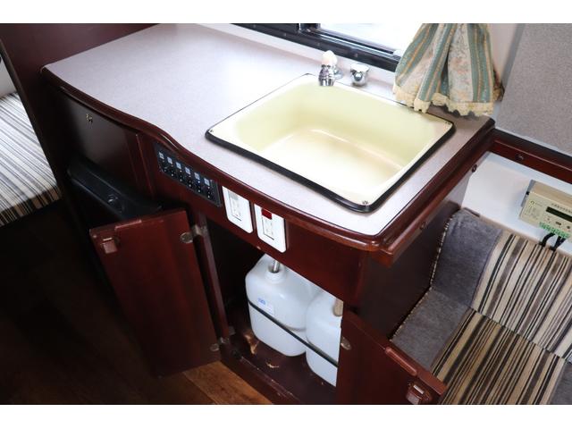 カムロード 　ナッツＲＶ／クレソンボーダーエディション／ガラスコーティング施工済み／ＦＦヒーター／ツインサブバッテリー／１５００Ｗインバーター／電動マックスファン／ソーラーパネル×２／２段ベッド（16枚目）
