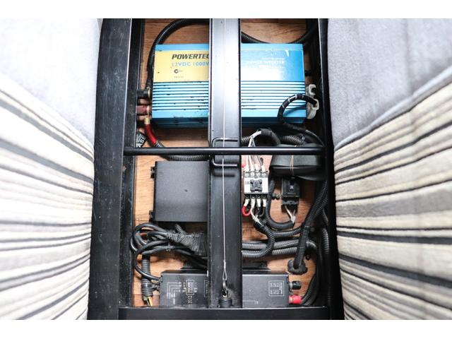 カムロード 　ナッツＲＶ／クレソンボーダーエディション／ガラスコーティング施工済み／ＦＦヒーター／ツインサブバッテリー／１５００Ｗインバーター／電動マックスファン／ソーラーパネル×２／２段ベッド（20枚目）