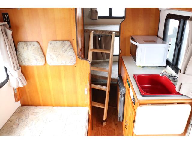 カムロード 　ナッツＲＶ／クレソン／外装磨きコーティング済／ＦＦヒーター／電子レンジ／リアクーラー／冷蔵庫／ポータブルトイレ／ツインサブバッテリー／２０００Ｗインバーター／マックスファン／サイドオーニング／外部電源（17枚目）