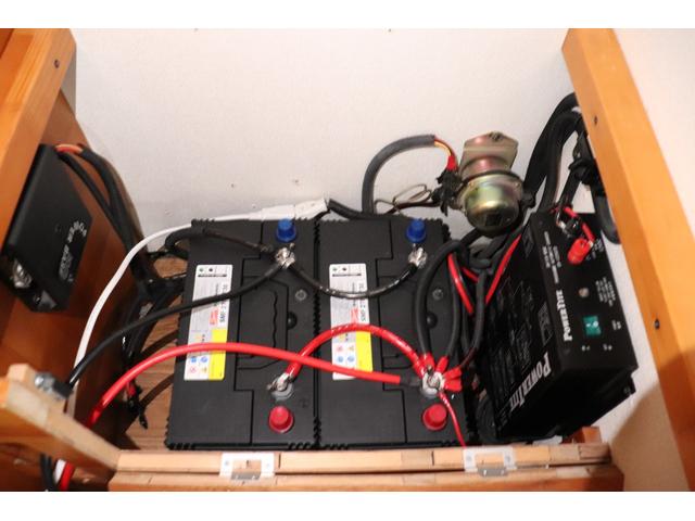 カムロード 　ナッツＲＶ／クレソン／外装磨きコーティング済／ＦＦヒーター／電子レンジ／リアクーラー／冷蔵庫／ポータブルトイレ／ツインサブバッテリー／２０００Ｗインバーター／マックスファン／サイドオーニング／外部電源（29枚目）