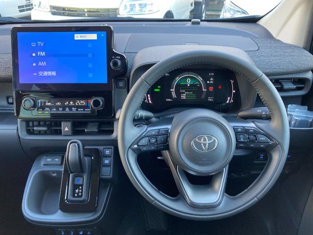 シエンタ ハイブリッドＺ　ワンオーナー　禁煙車　天井サーキュレーター　純正ディスプレイオーディオ　ナビ　ＢＴ　地デジ　全周囲カメラ　両側電動スライドドア　レーダークルーズコントロール　Ｄミラー　ドライブレコーダー　ＥＴＣ（10枚目）