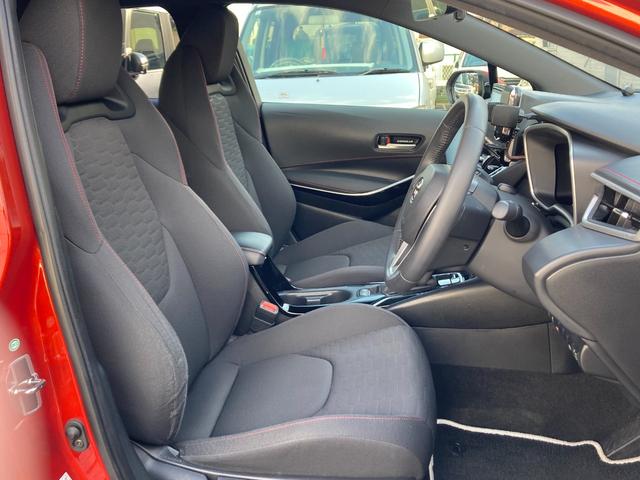 カローラスポーツ ハイブリッドＧ　Ｚ　１オーナー　ＴＲＤフロント・サイド・リア　トヨタセーフティセンス　レーダークルーズ　９インチ純正ナビ　地デジ　ＤＶＤ／ＣＤ　ＢＴ　ＨＤＭＩ　バックカメラ　ビルトインＥＴＣ２．０　前後ドラレコ（7枚目）