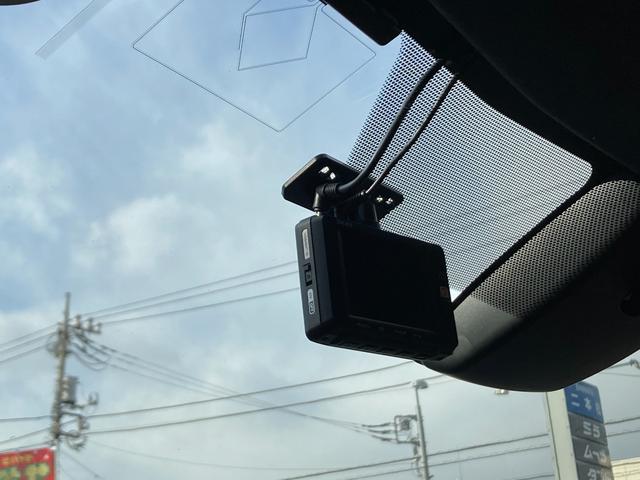 カローラスポーツ ハイブリッドＧ　Ｚ　１オーナー　ＴＲＤフロント・サイド・リア　トヨタセーフティセンス　レーダークルーズ　９インチ純正ナビ　地デジ　ＤＶＤ／ＣＤ　ＢＴ　ＨＤＭＩ　バックカメラ　ビルトインＥＴＣ２．０　前後ドラレコ（23枚目）