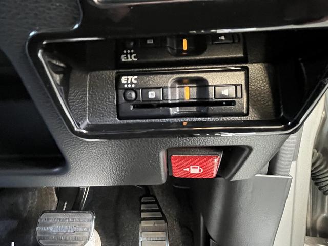 スペーシアカスタム ハイブリッドＸＳターボ　ワンオーナー　純正９インチ地デジナビ　全方位モニター　フリップダウンモニター　前席シートヒーター　オリジナルシートカバー　両側パワースライドドア　ＬＥＤヘッドライト　ヘッドアップディスプレイ　ＥＴＣ（8枚目）