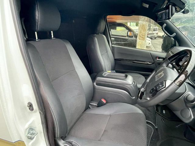 ハイエースバン スーパーＧＬ　ダークプライムＩＩ　Ｃａｒｉｃａ　Ｃａｌ‘ｓＭｏｔｏｒ　Ｃａｒｉｃａ　Ｃａｌ‘ｓＭｏｔｏｒ１１インチナビ　ＥＴＣ　デジタルミラー　バックカメラ　ベッドキット　ＲＡＹＳホイール　オープンカントリー（26枚目）