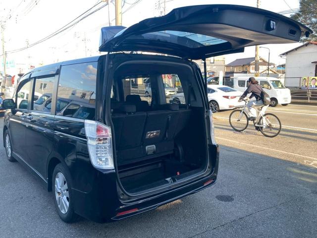 ステップワゴンスパーダ クールスピリット　記録簿　ナビ　地デジ　全方位カメラ　ＥＴＣ　両側電動スライドドア　ＣＤ・ＤＶＤ再生　タイミングチェーン　ＭＳＶ　修復歴なし　スマートキー２個　ＭＴモード付ＣＶＴ　純正アルミホイール　ＨＩＤ　フォグ（34枚目）