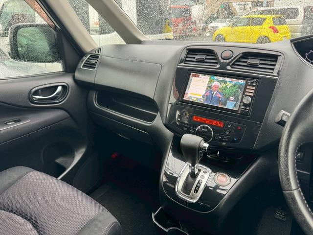 セレナ ハイウェイスター　ドラレコ　フリップダウンモニター　ナビ　ブルートゥース　バックカメラ　フルセグＴＶ　両側電動スライド　２０２３年製造タイヤ　ＥＴＣ　スマートキー２本　修復歴無し　タイミングチェーン　ＣＤ　ＤＶＤ再生（11枚目）